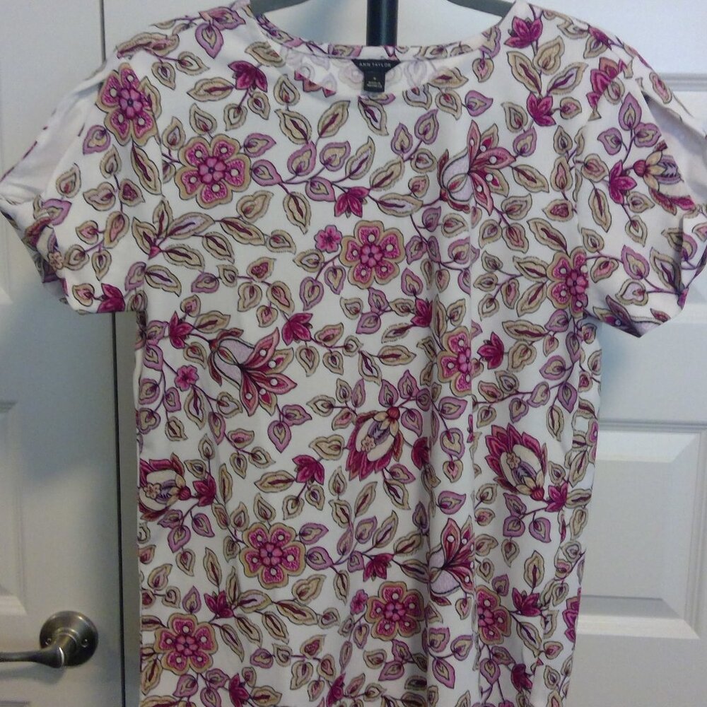 Ann Taylor Floral Top New With Tags